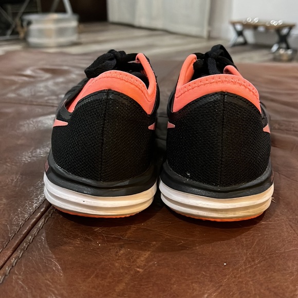 nike training sneakers - Picture 4 of 5